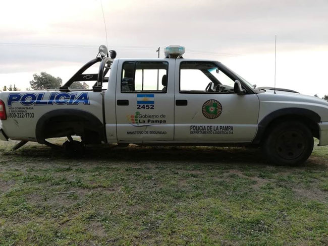 CAMIOMETA POLICIA SIN RUEDA