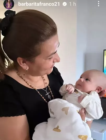 Mamá de Fernando con beba 1