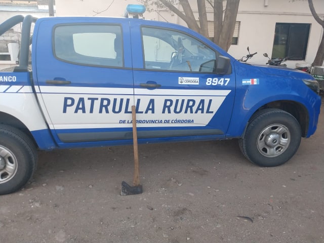 PATRULLA RURAL CON HACHA