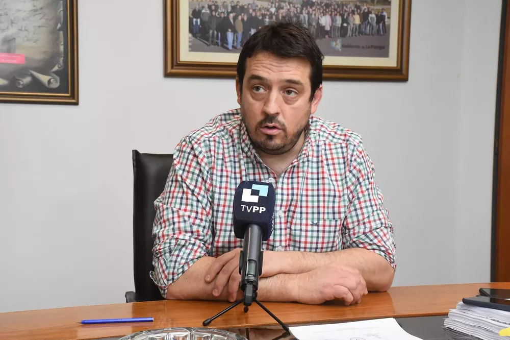 352316_resize-of-gus_1277