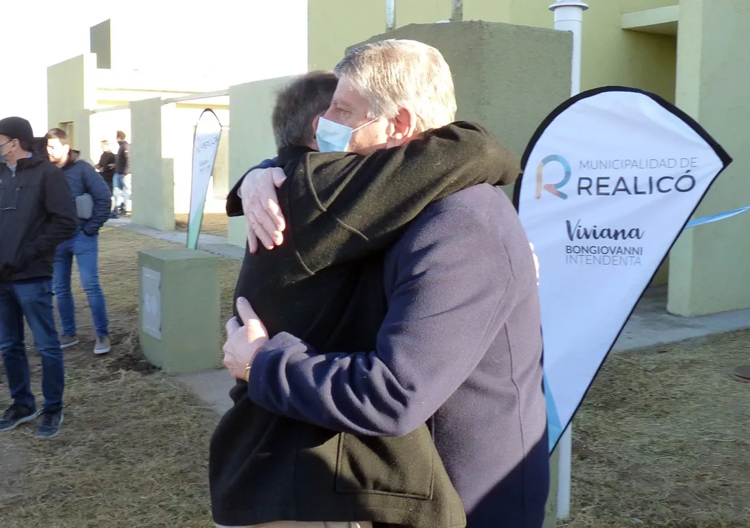 Sola Ziliotto abrazo