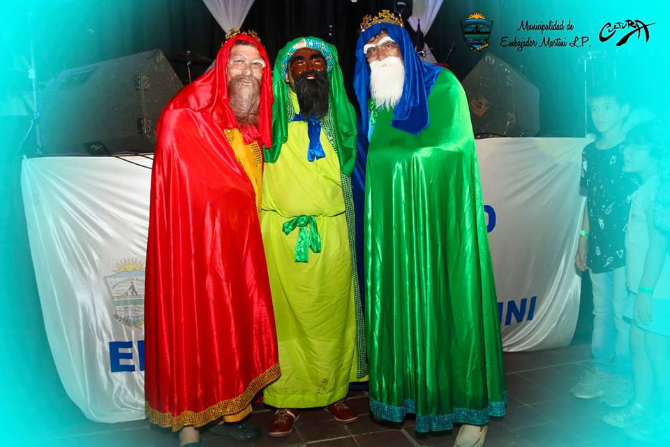 49900553_606379656457739_9213703051859197952_n