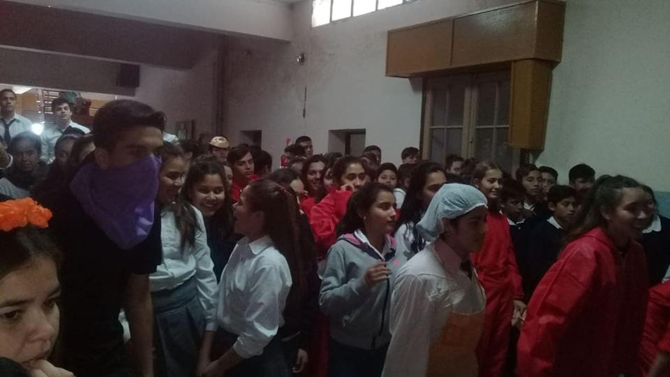 42201301_2099452950066366_1742045108989067264_n