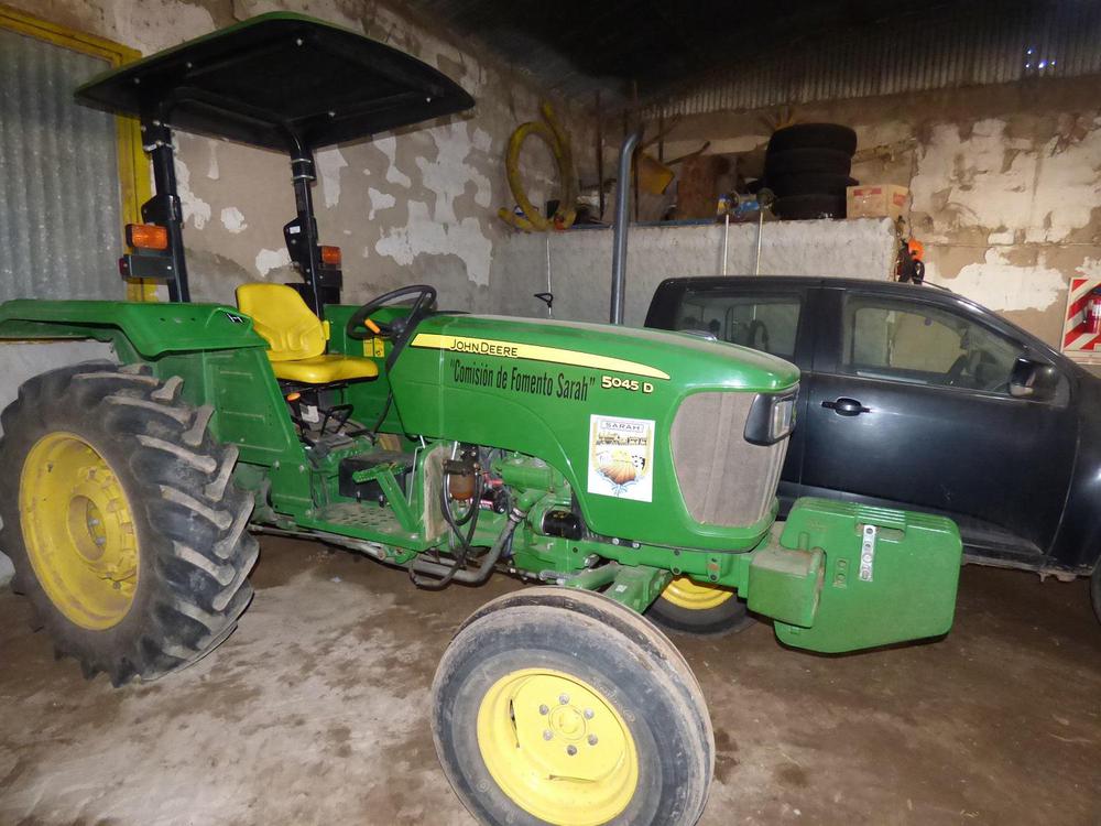 tractor Sarah