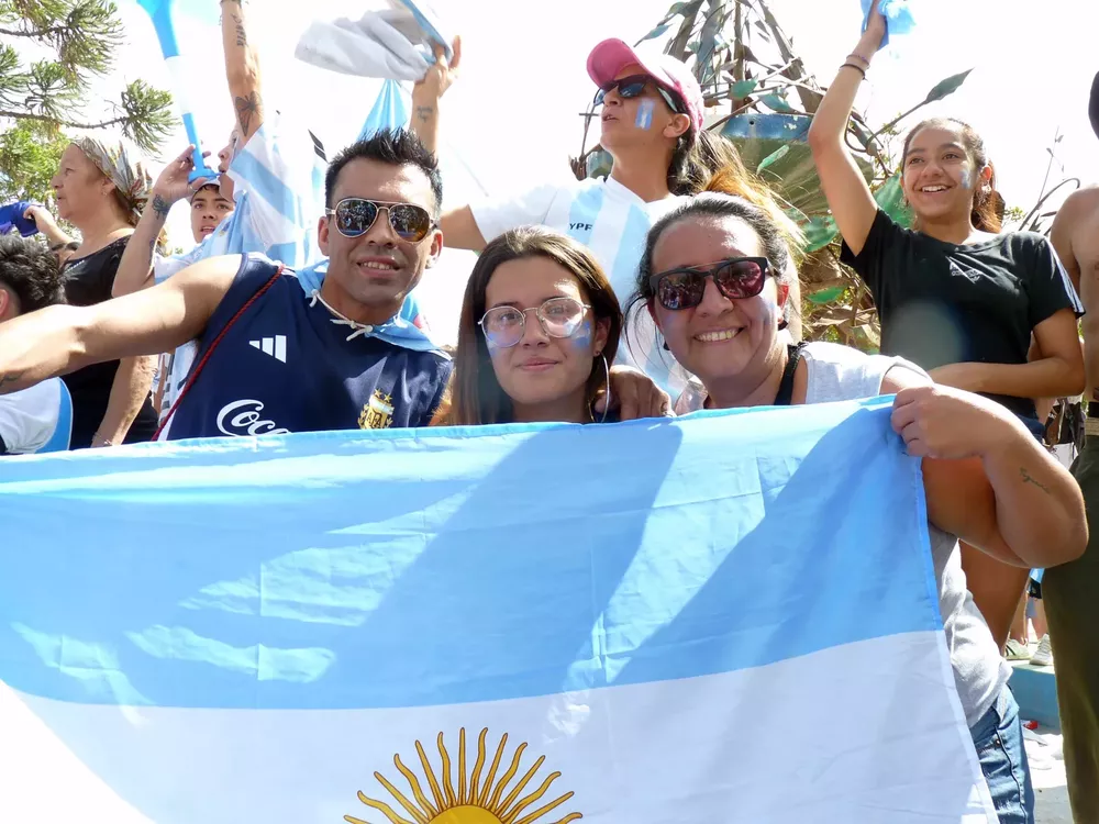 festejos argentina campeon mundial 81 (FILEminimizer)