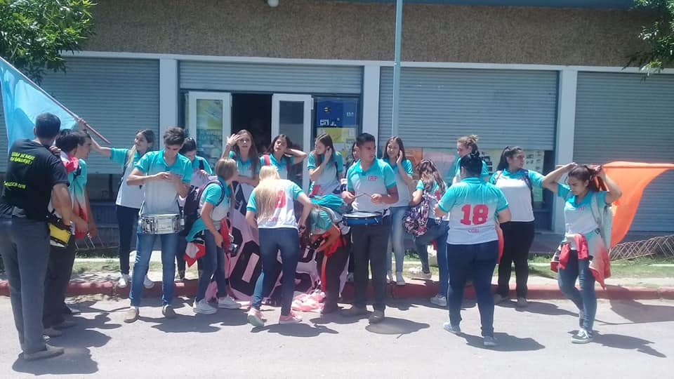 47199602_2196000453744948_1786784692389806080_n