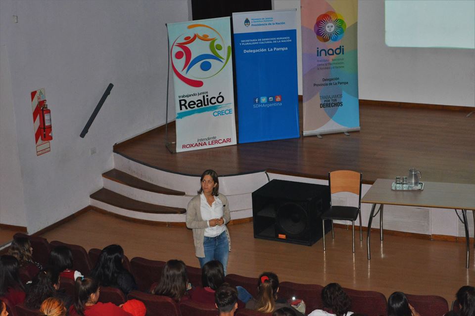 33517722_1962677303764790_2563654648858673152_n