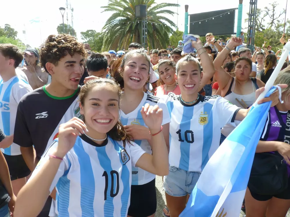 festejos argentina campeon mundial 73 (FILEminimizer)