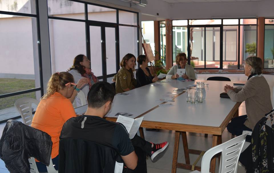 33303696_1962624997103354_2969620760177410048_n