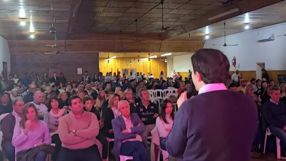 aa  a Larroude lanzamiento Bora 1