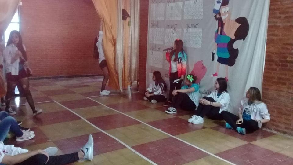 42189054_2099452400066421_8520728495469363200_n