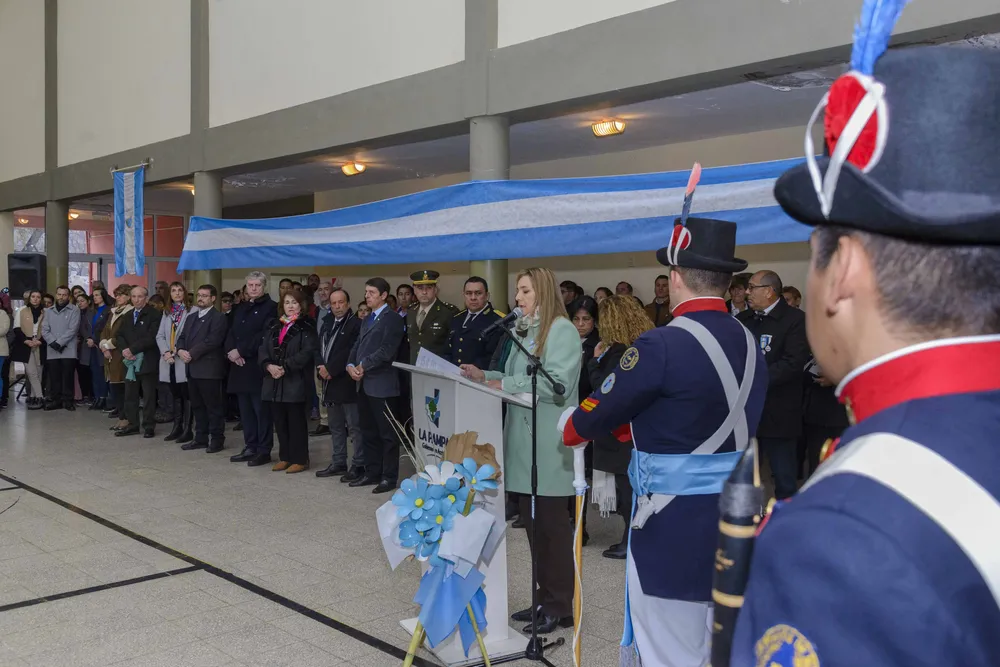 Día de la bandera Luan Toro 1