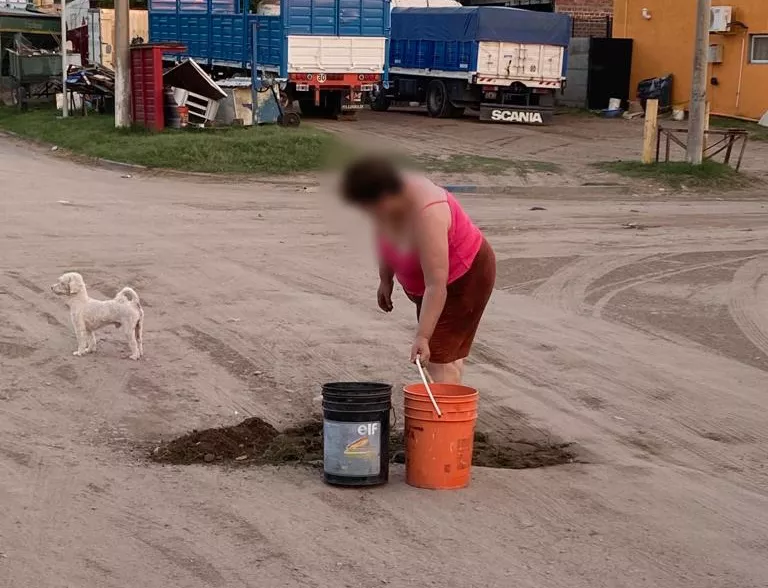 mujer bacheando 2