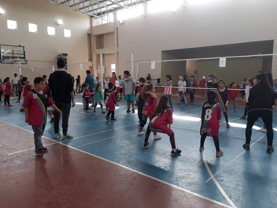 41367569_877152192673789_5848545323030413312_n