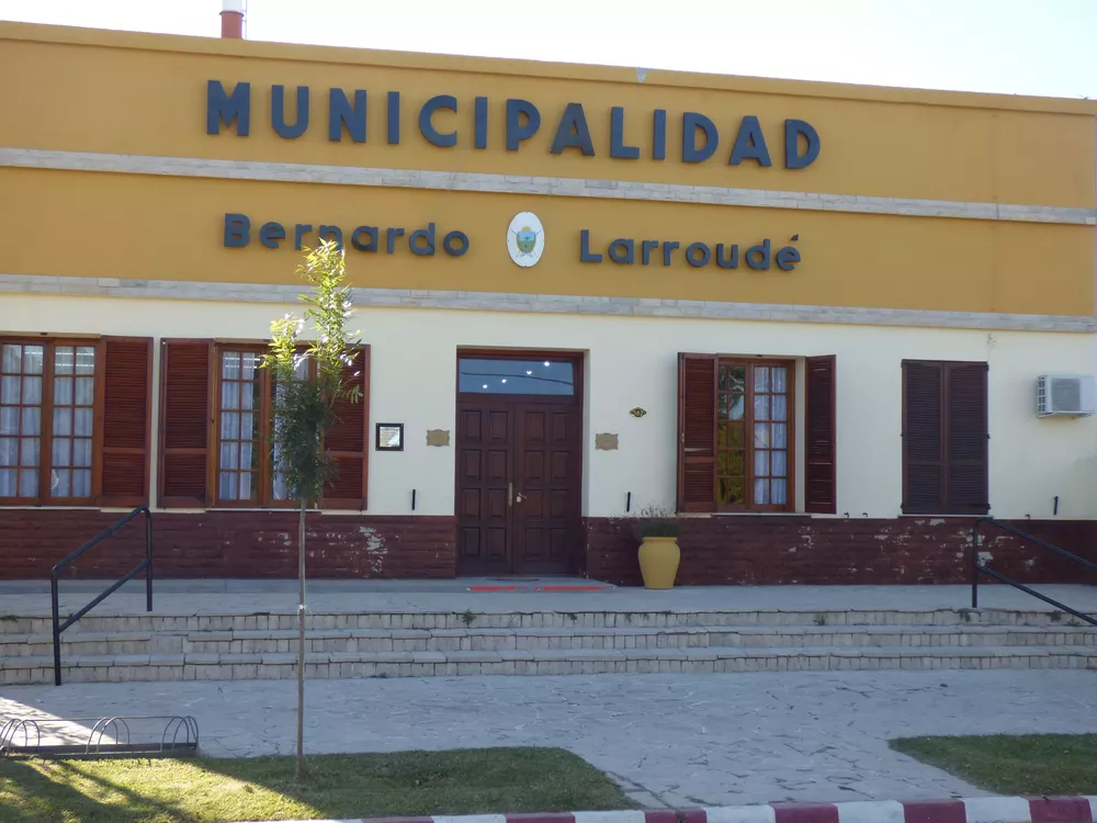 MUNICIPALIDAD BERNARDO LARROUDE