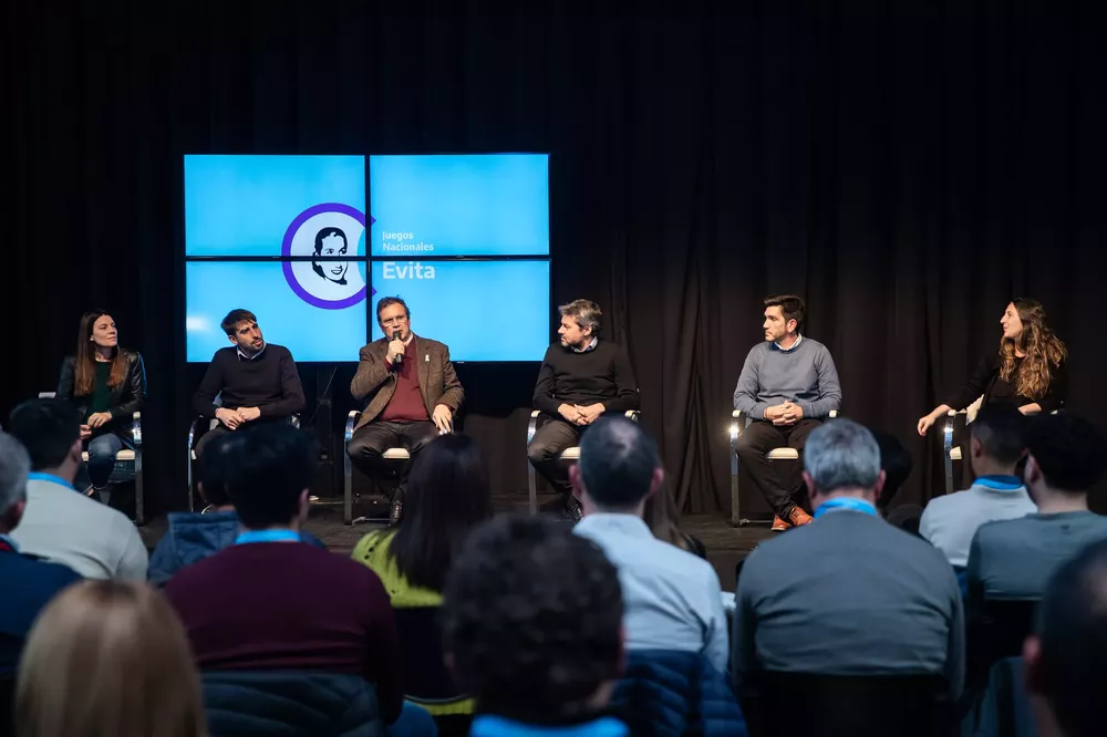 413879_reuni--n-nacional-evita-autoridades