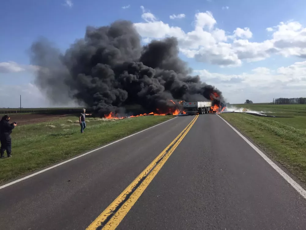 choque-de-camiones-e-incendio-en-ruta-205-2141234b-f82d-4f49-9e60-032c138cd926