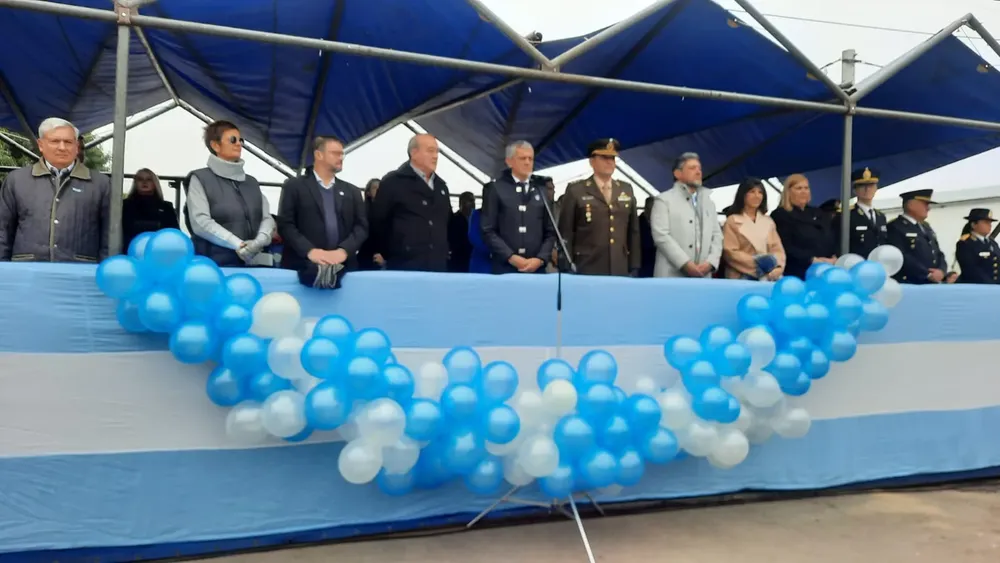 135963_a0d2a8ec-c471-40d4-a08c-1523e793b0f0