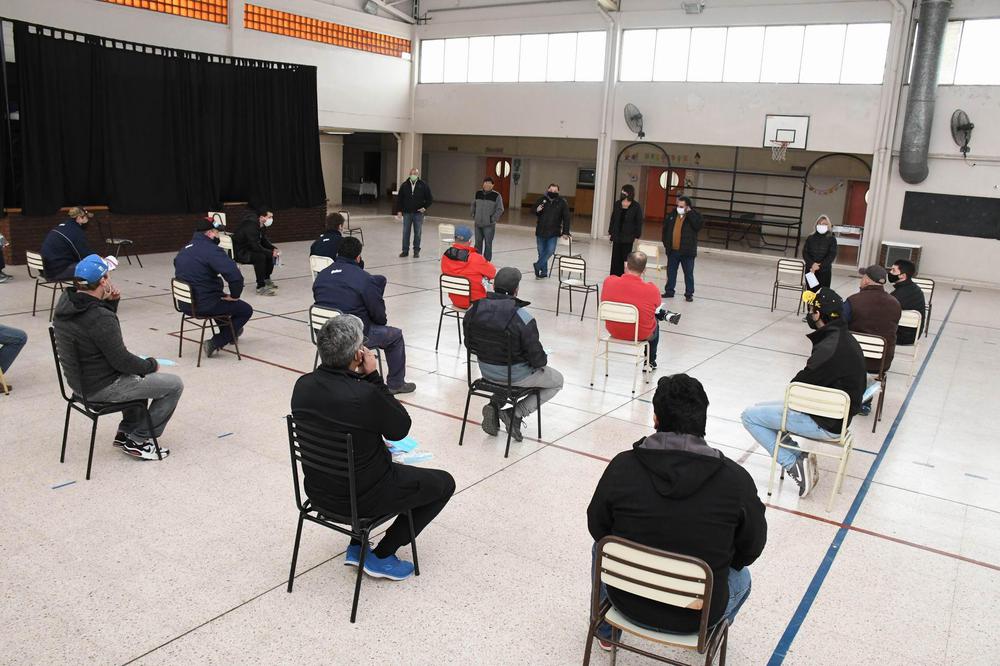 385763_resize-of-gus_5686