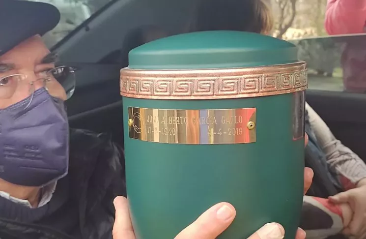 Urna Alberto Cortez 2