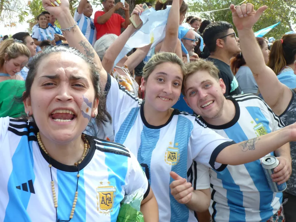 festejos argentina campeon mundial 87 (FILEminimizer)