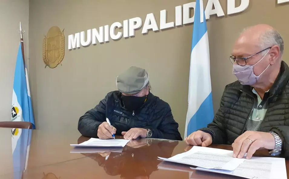 Firma boleto compra terreno colegio secundario Parera 2