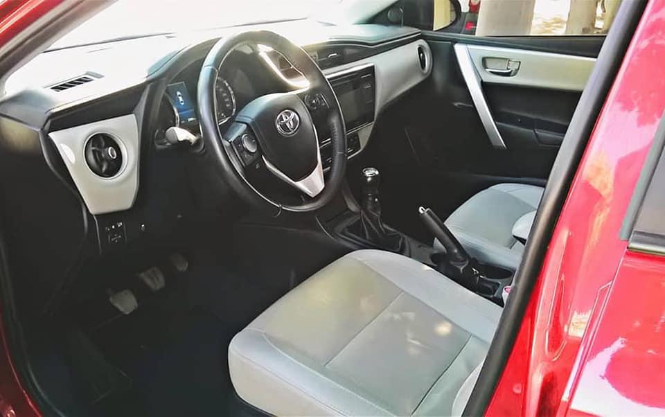 Toyota corolla de adentro