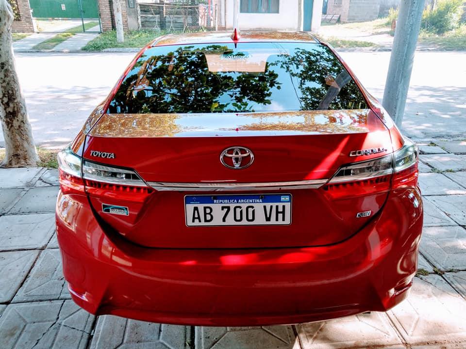 Toyota Corolla de atrás
