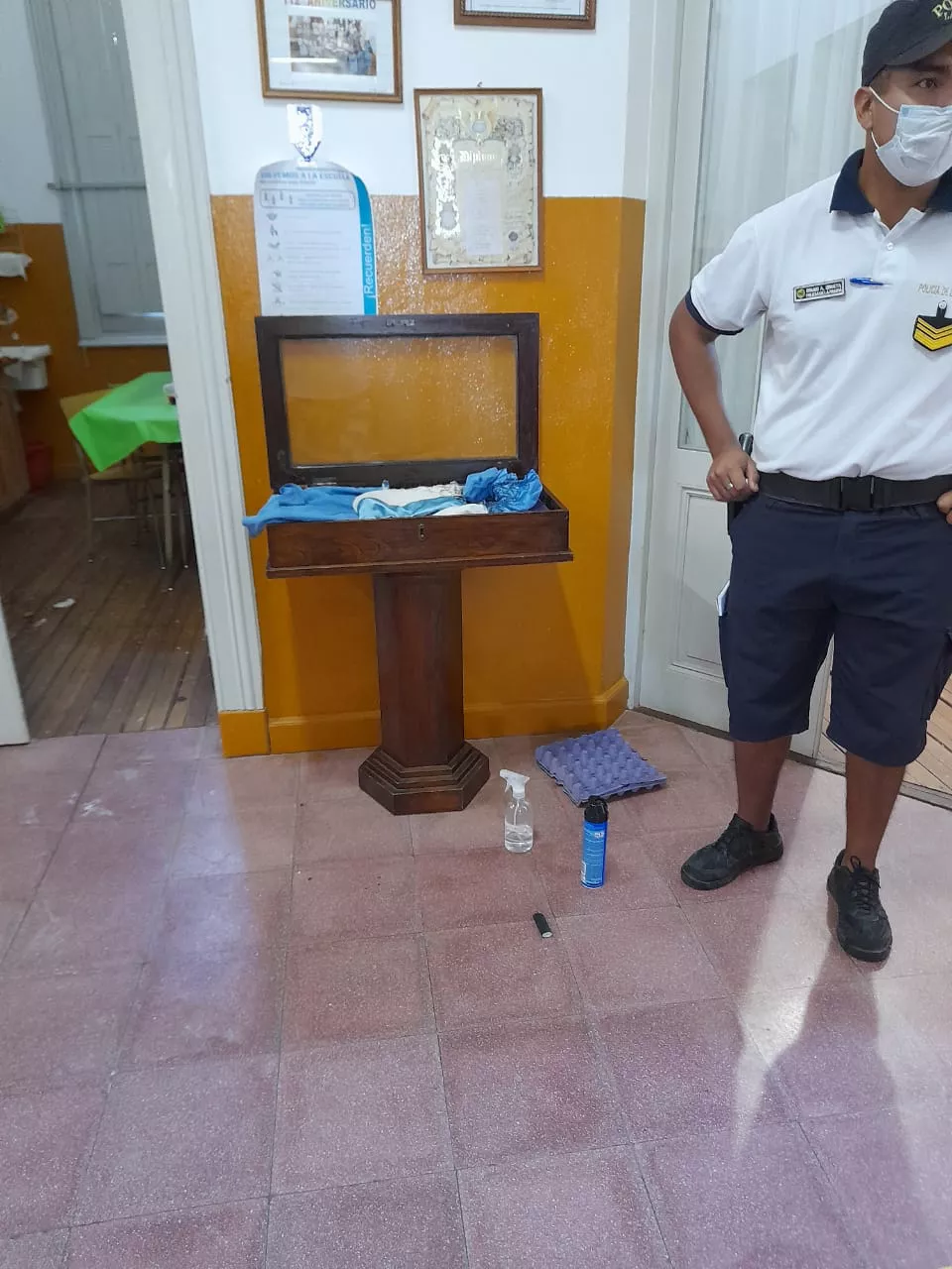 VANDALISMO ESCUELA VAN PRAET 3