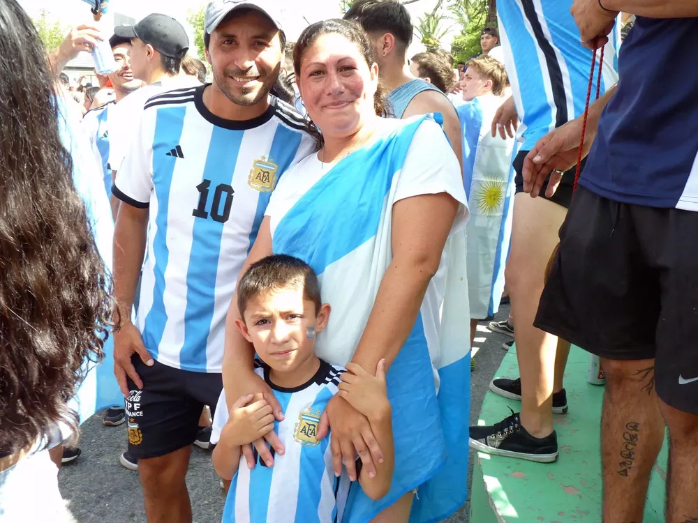 festejos argentina campeon mundial 82 (FILEminimizer)