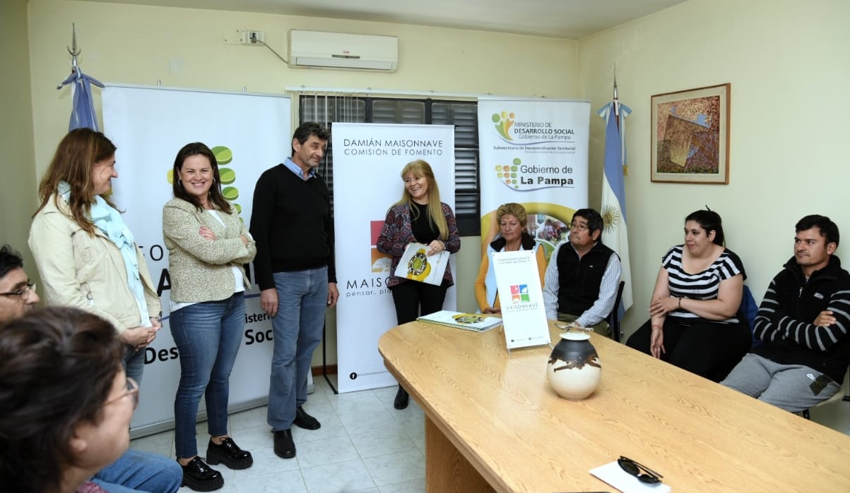 Entrega de créditos de economía social Maisonnave (1)