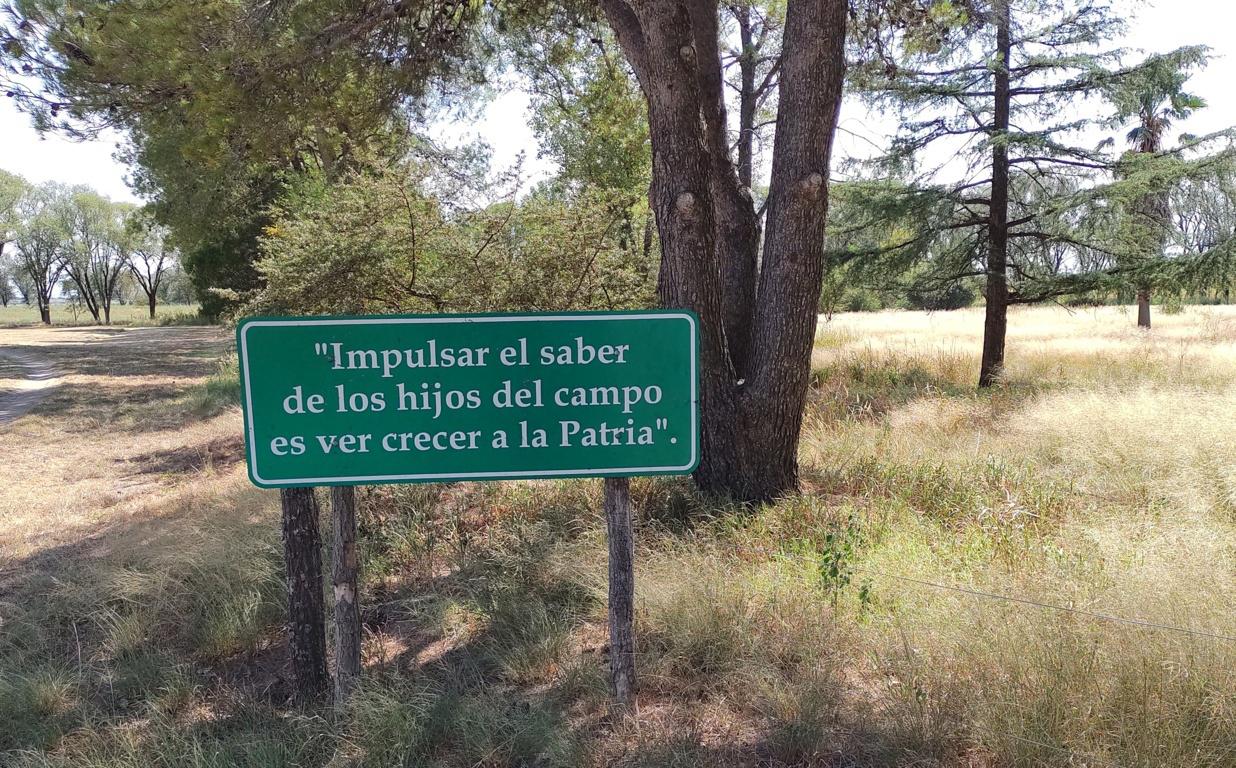 8 cartel colegio agropecuario (FILEminimizer)