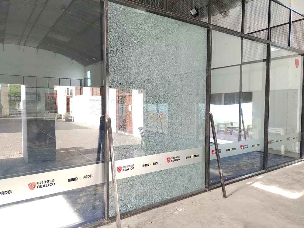 mundo padel vidrio 1 (FILEminimizer)