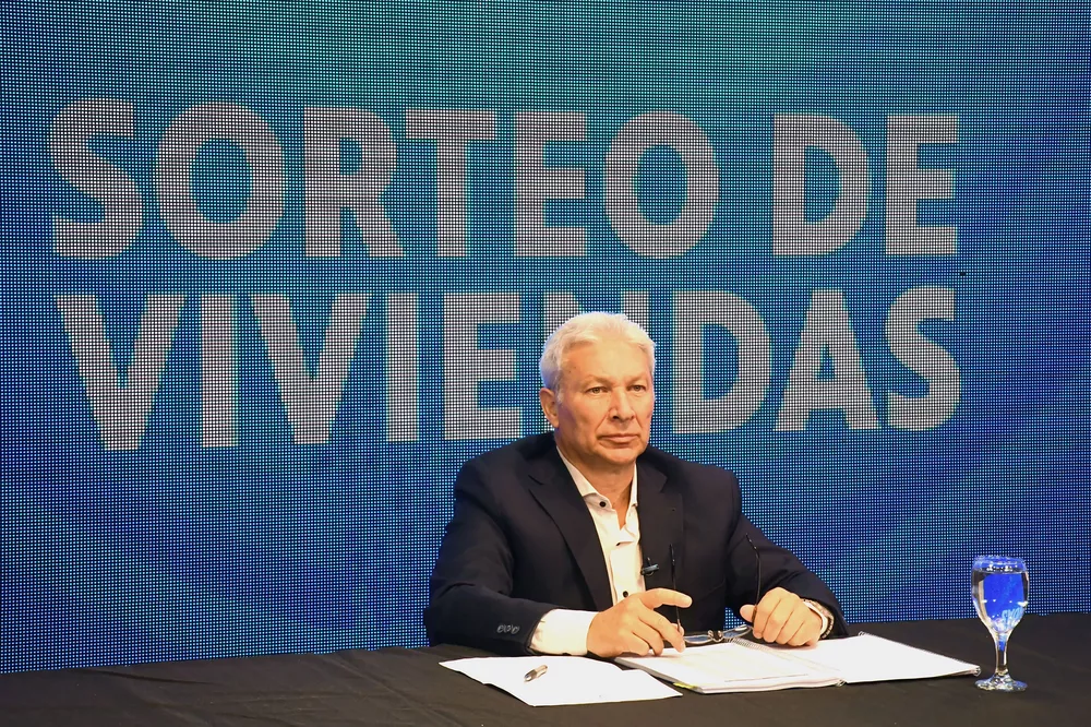 3190970_resize-of-gus_4182