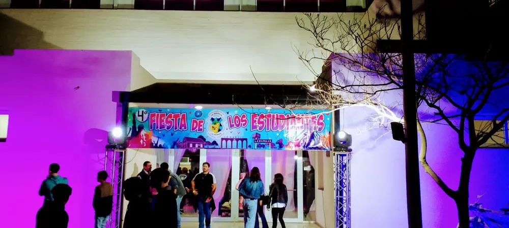 5bb97520-332e-47e3-8750-ffd0cfd26b97