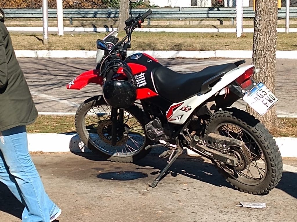 MOTO EN LA TERMINAL 2