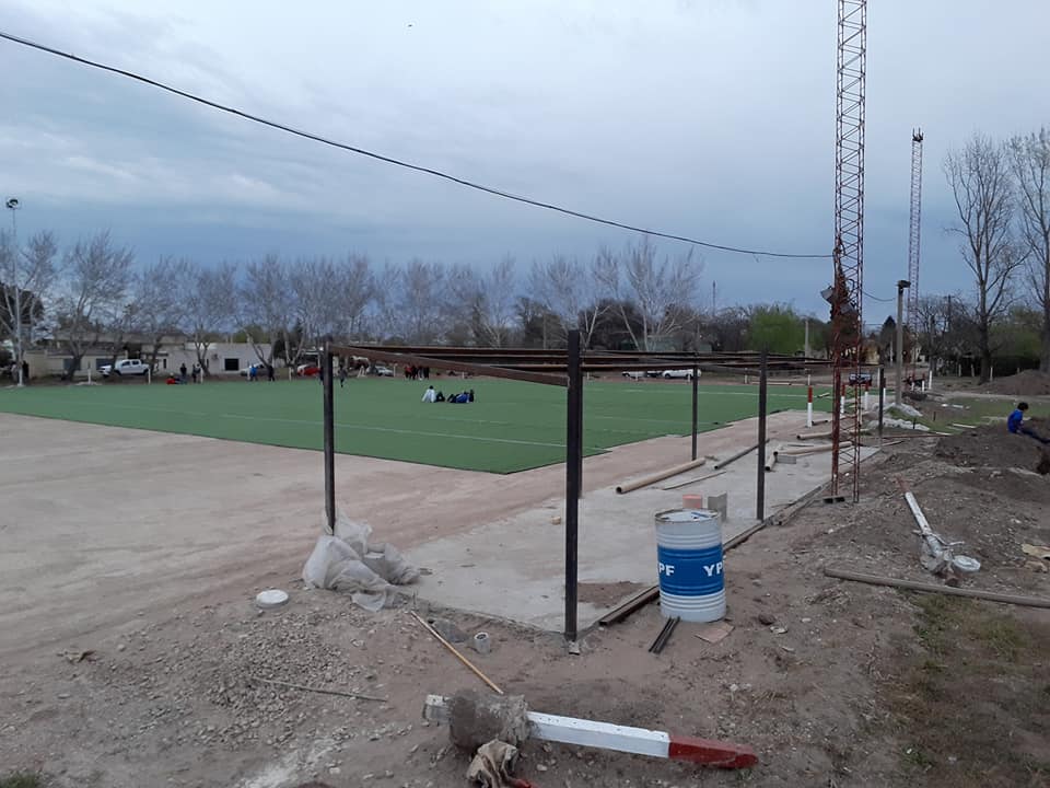 41758805_2097192760292385_8172139311819390976_n