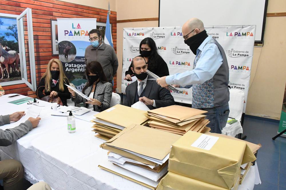 341448_resize-of-gus_4845