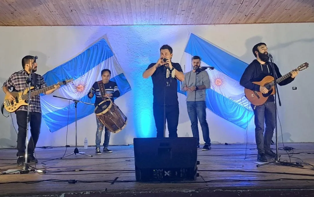 d94aa93b-625d-458a-91e7-7a032e4a8761