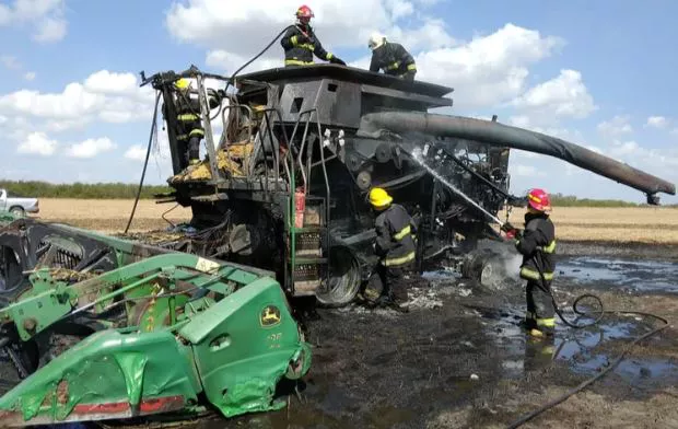 cosechadora quemada fuego 2