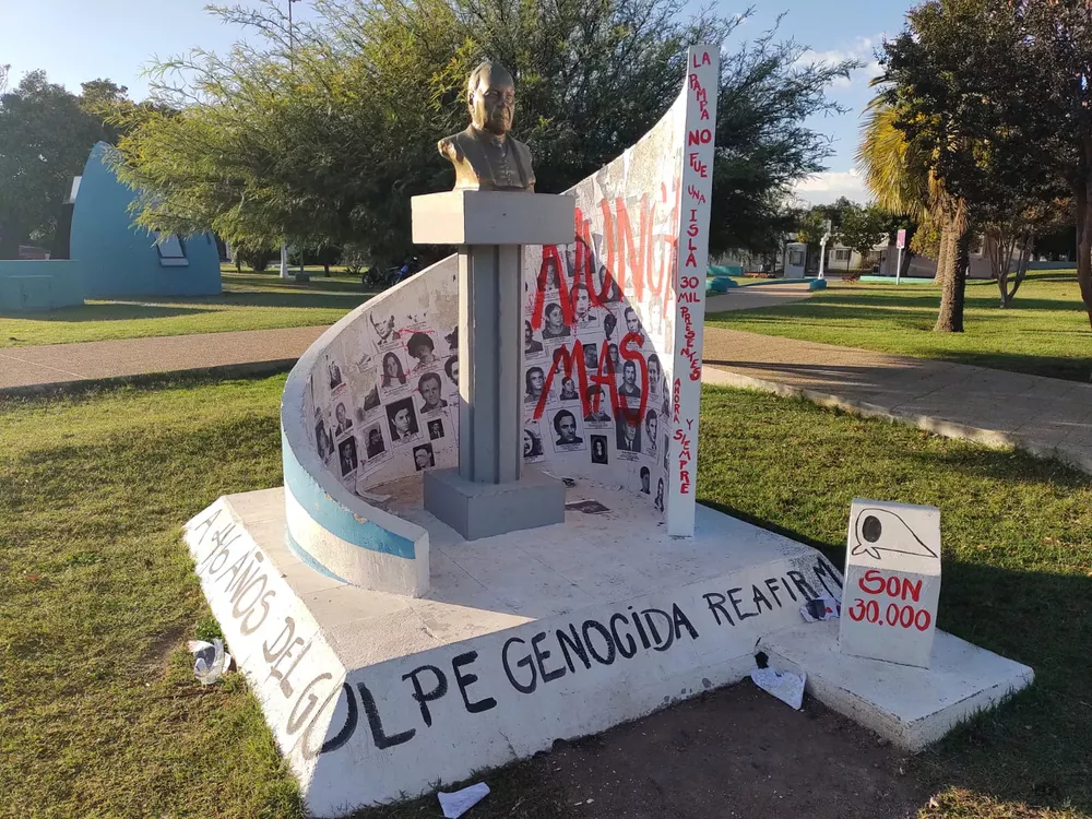 Monumento Irigoyen 3