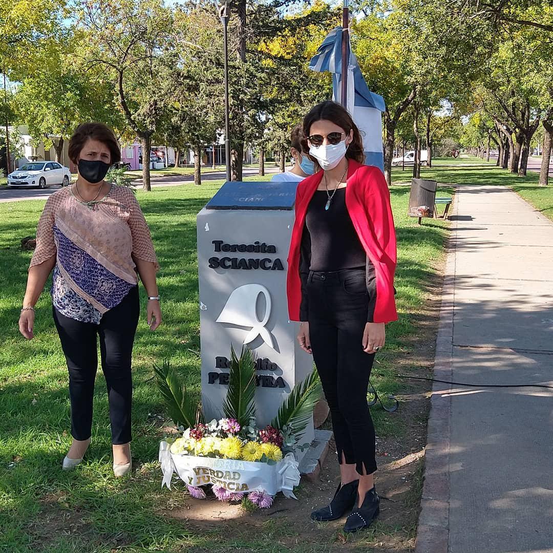 Monumento roto Alvear 2