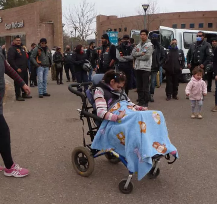 99bb3cb7-8f40-4dbf-a669-90d4ebd65e42