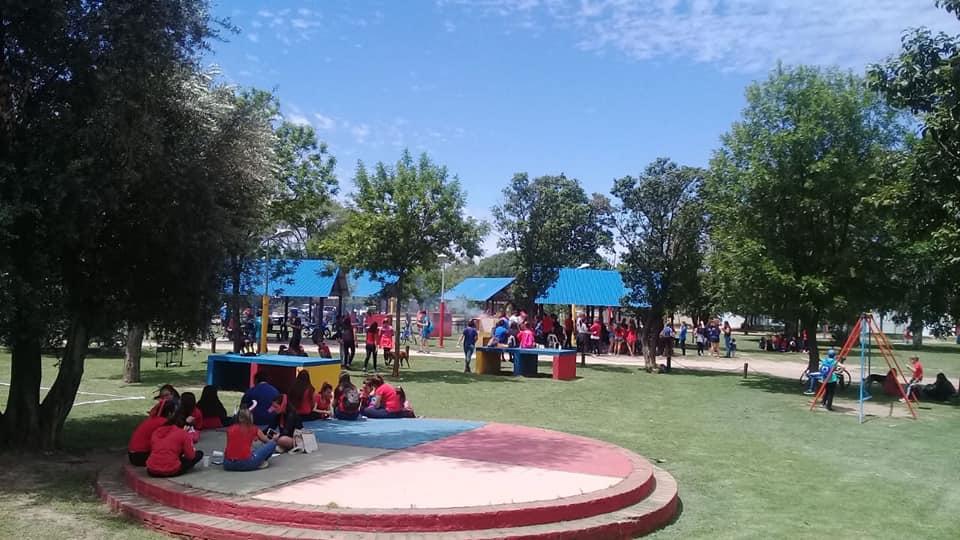 46521028_2186499408028386_5212368109947584512_n