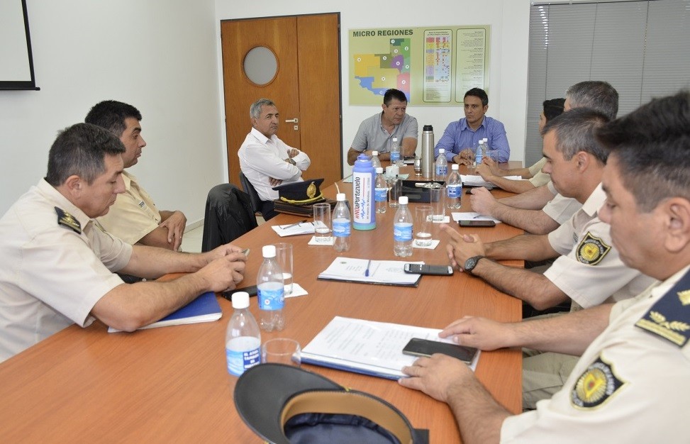 MINISTRO DE SEGURIDAD CON UNIDADES REGIONALES