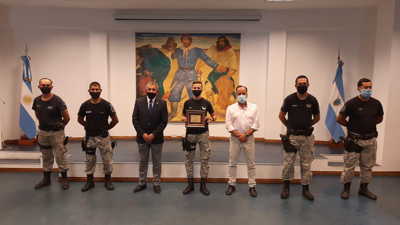 MENCION POLICIAS 5