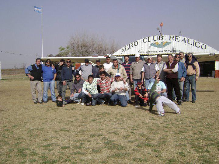 294151_2425225592609_462973747_n