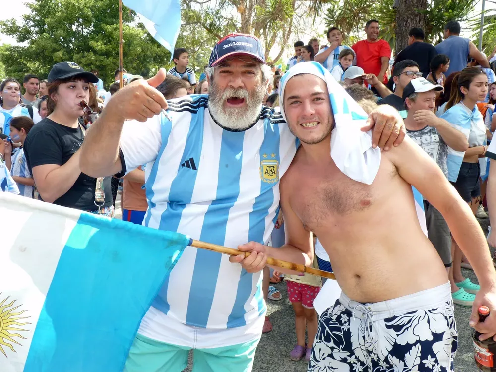 festejos argentina campeon mundial 84 (FILEminimizer)