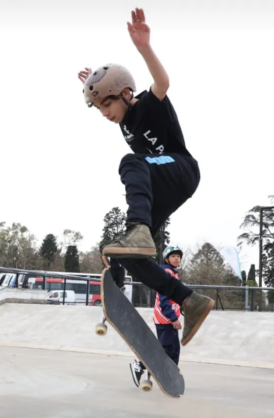 166277_3c2acc0f-abb2-47ca-8cf6-28ea992f349b