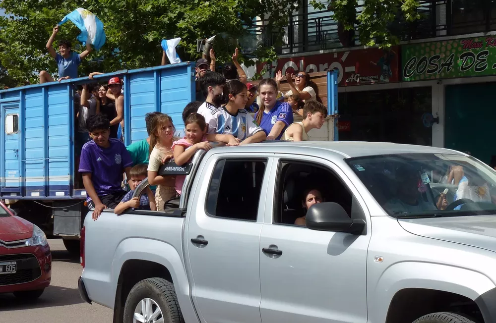 festejos argentina campeon mundial 93 (FILEminimizer)